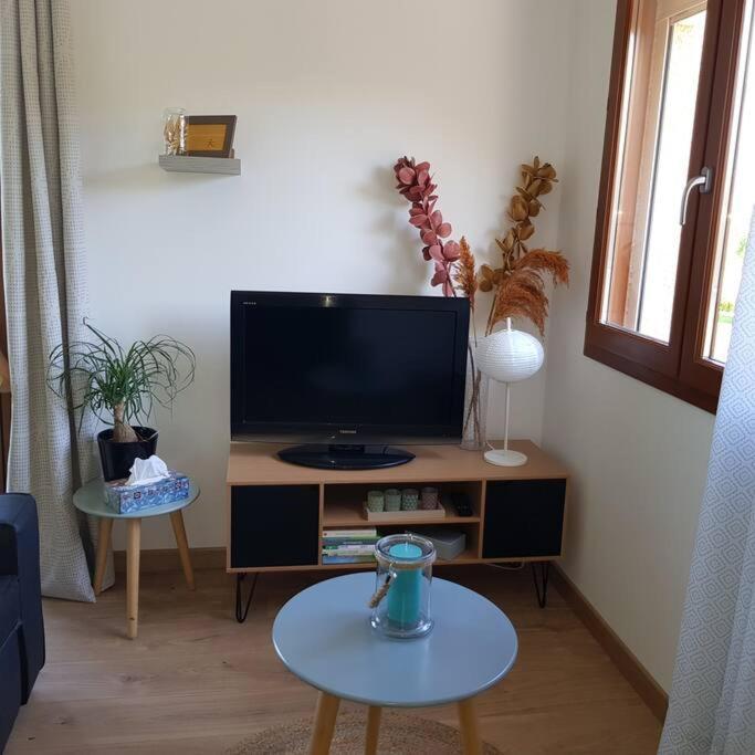 Studio Avec Terrasse Au Calme Jayat 外观 照片