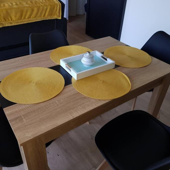 Studio Avec Terrasse Au Calme Jayat 外观 照片